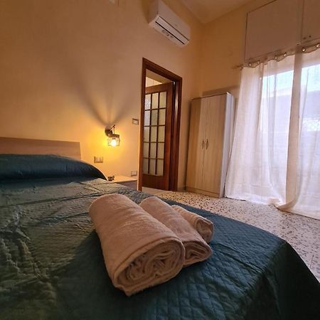 Old Bay Apartment Наполи Екстериор снимка