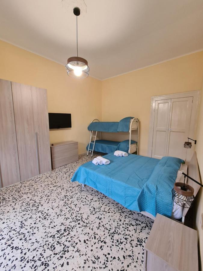 Old Bay Apartment Наполи Екстериор снимка