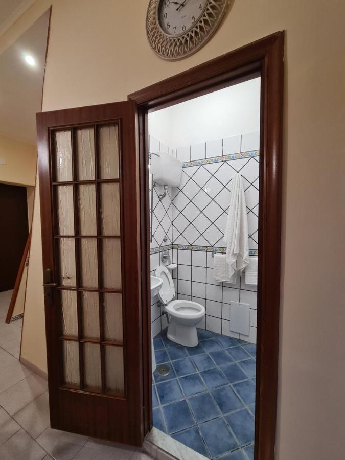 Old Bay Apartment Наполи Екстериор снимка