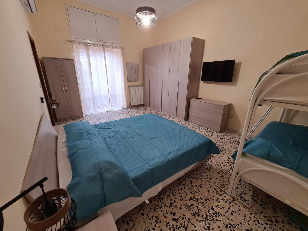 Old Bay Apartment Наполи Екстериор снимка