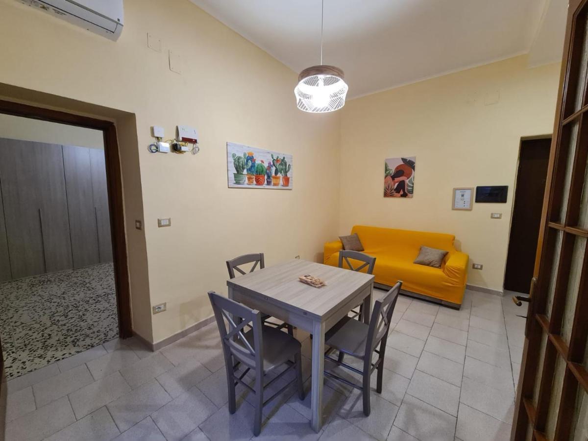 Old Bay Apartment Наполи Екстериор снимка